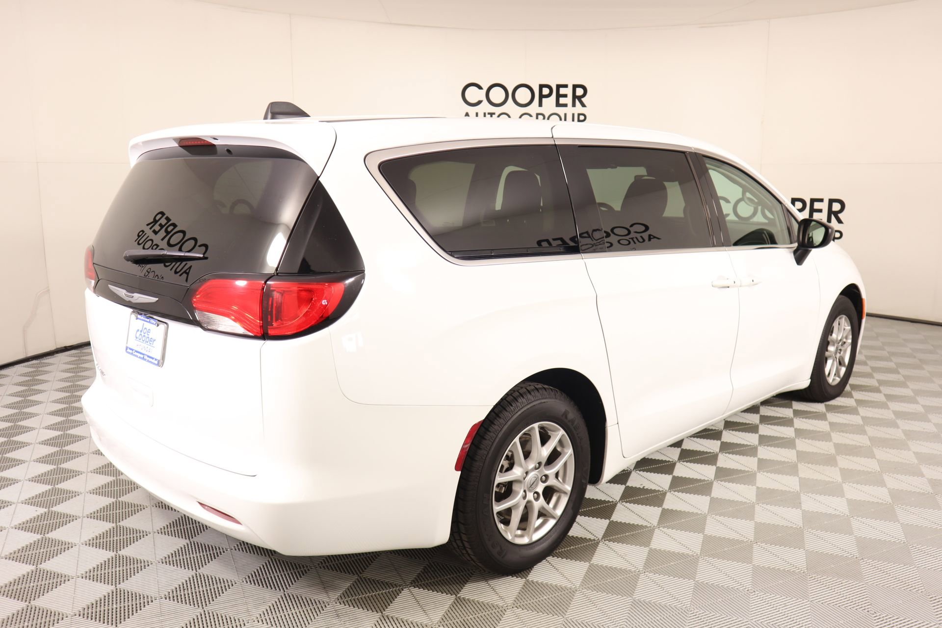 Used 2024 Chrysler Voyager LX image 20