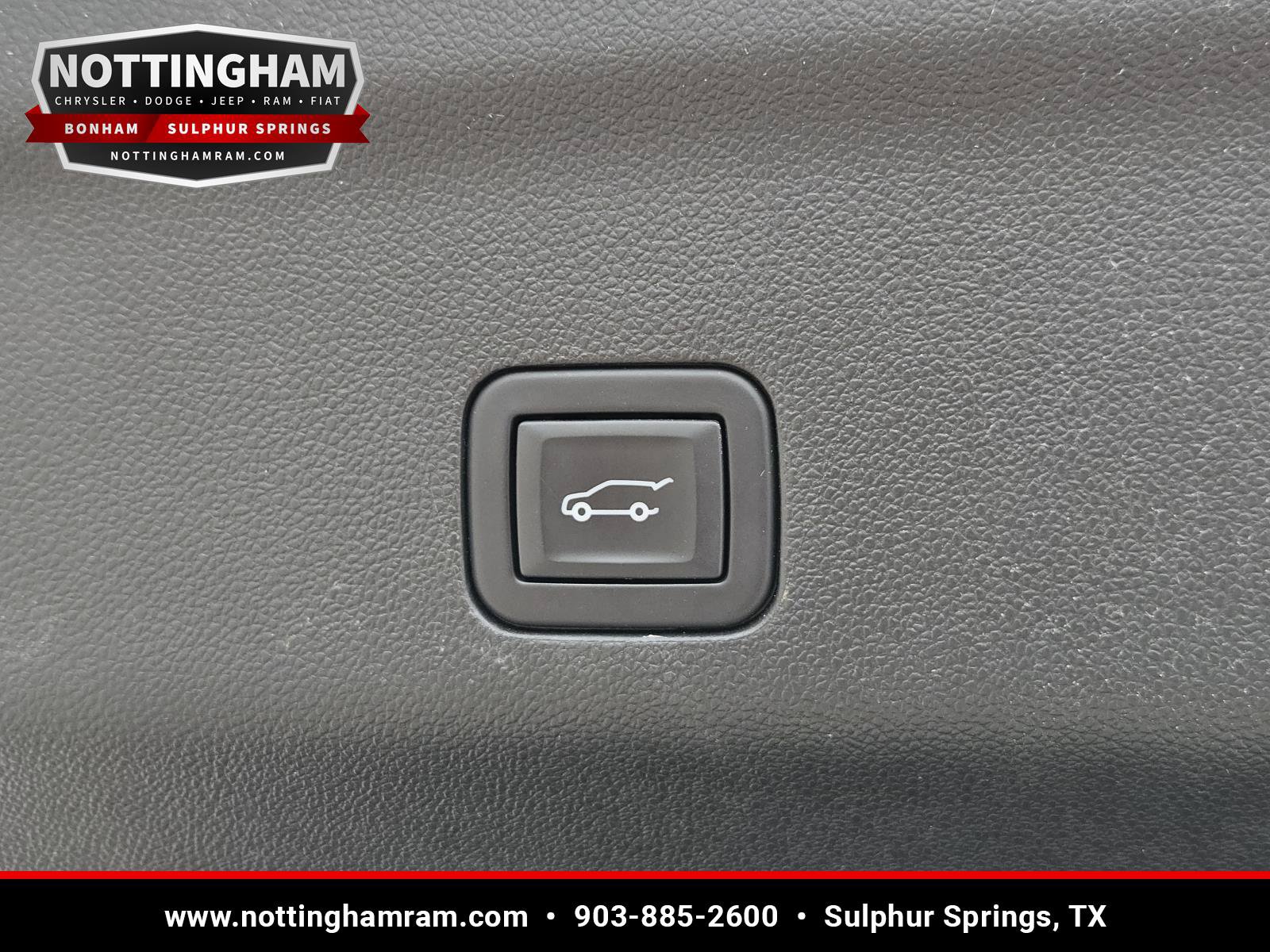 Used 2024 GMC Yukon SLT RWD image 10