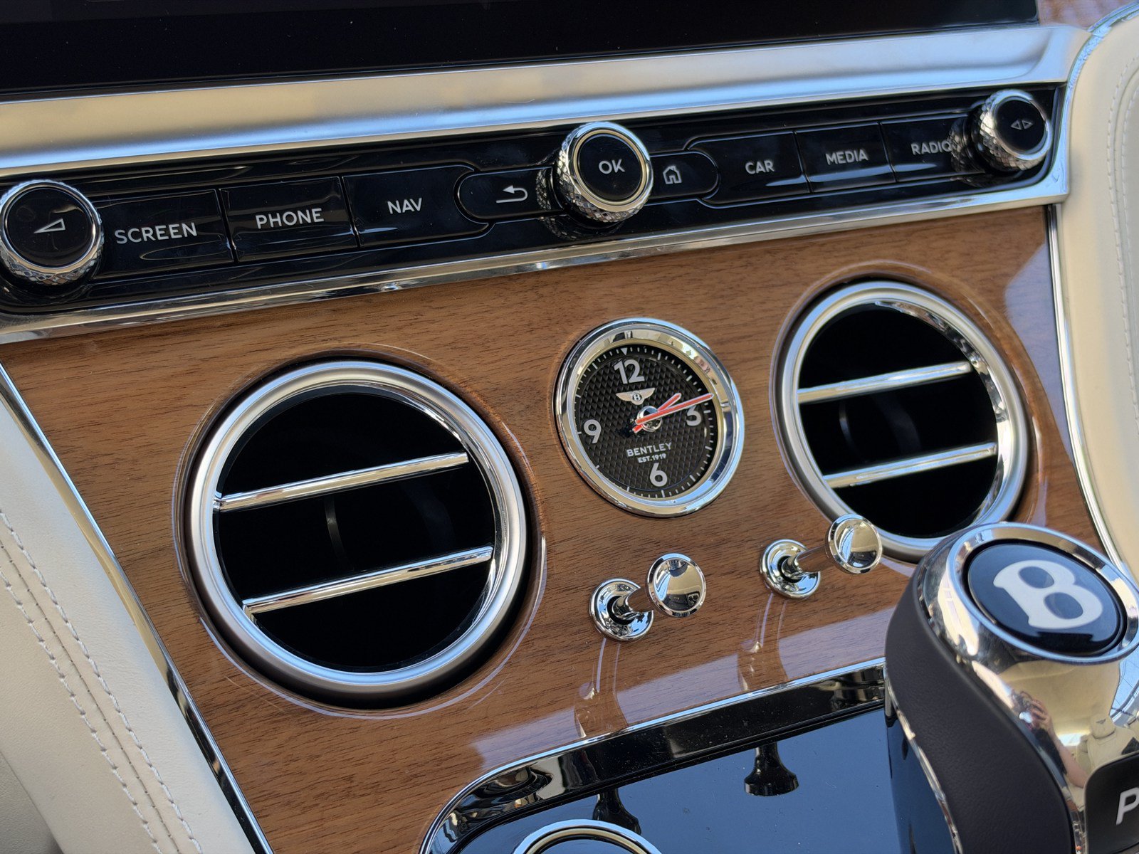 New 2027 Bentley Continental GTC AWD/4WD image 27