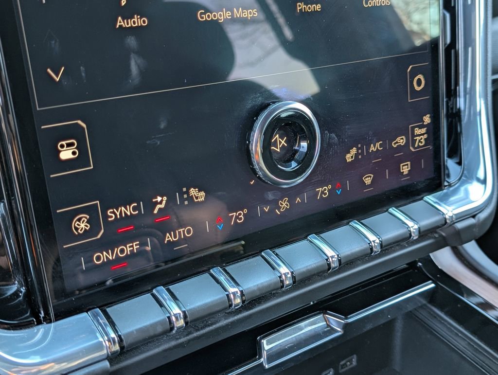 Used 2025 GMC Yukon Denali image 32