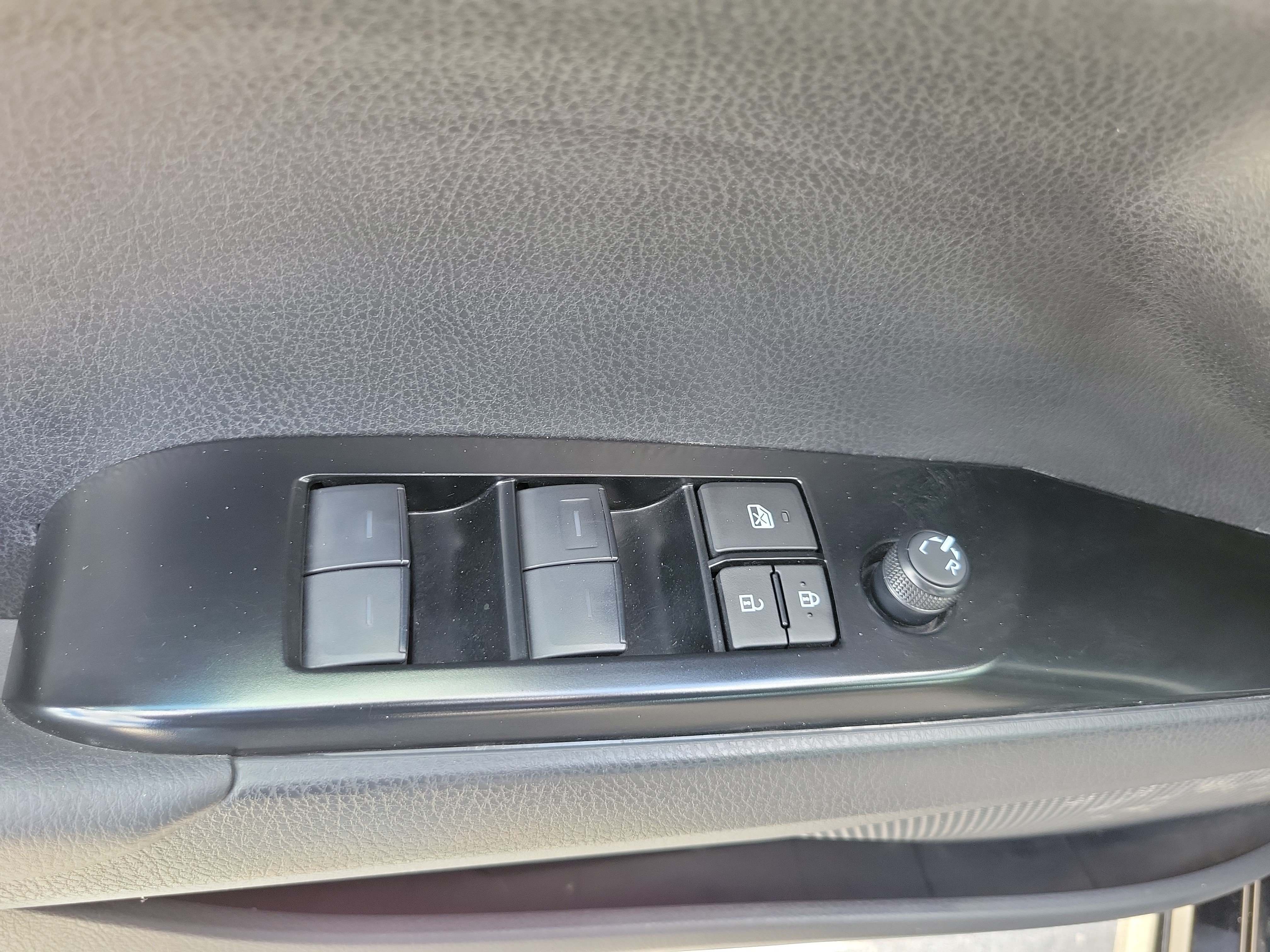 Used 2026 Toyota Camry SE FWD image 26