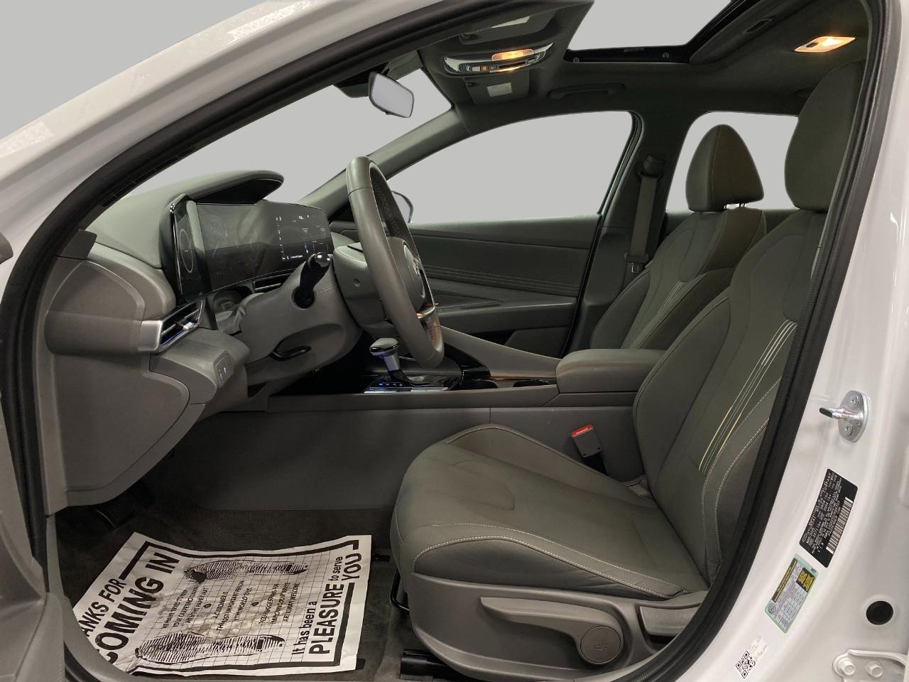 Used 2025 Hyundai Elantra SEL image 31