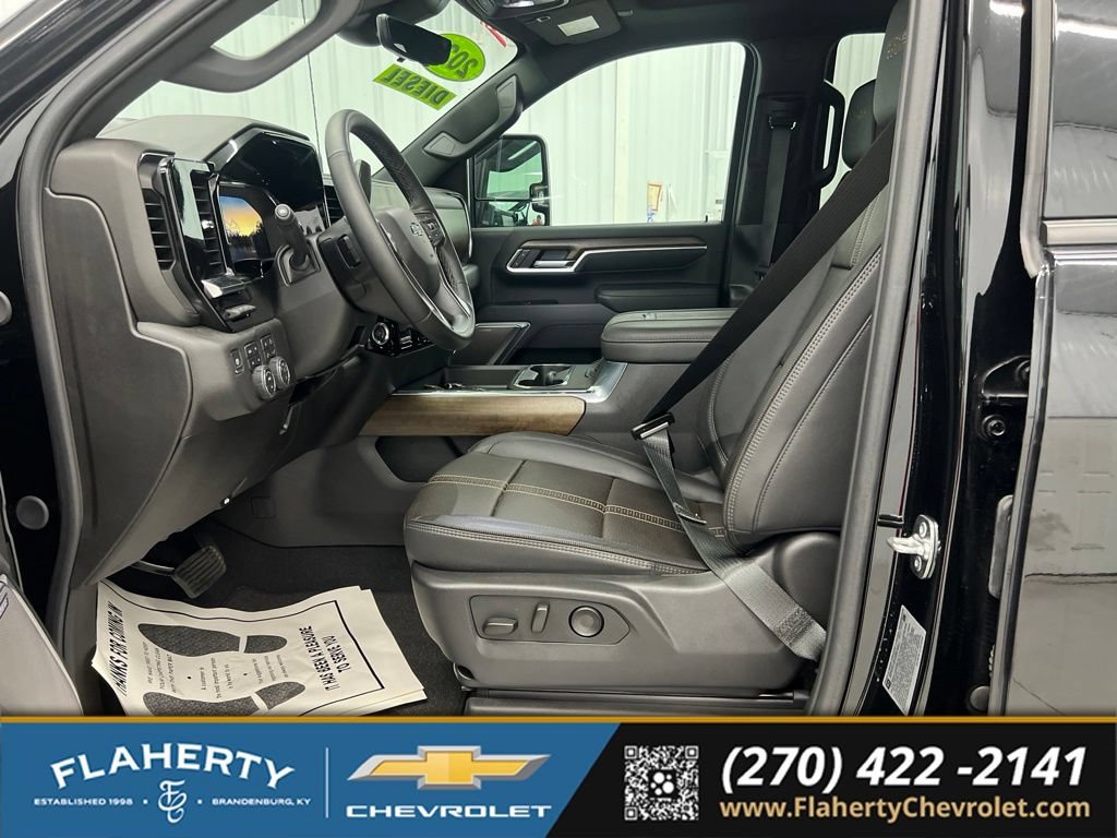 Used 2026 Chevrolet Silverado 2500 High Country w/ Midnight Edition AWD/4WD image 7
