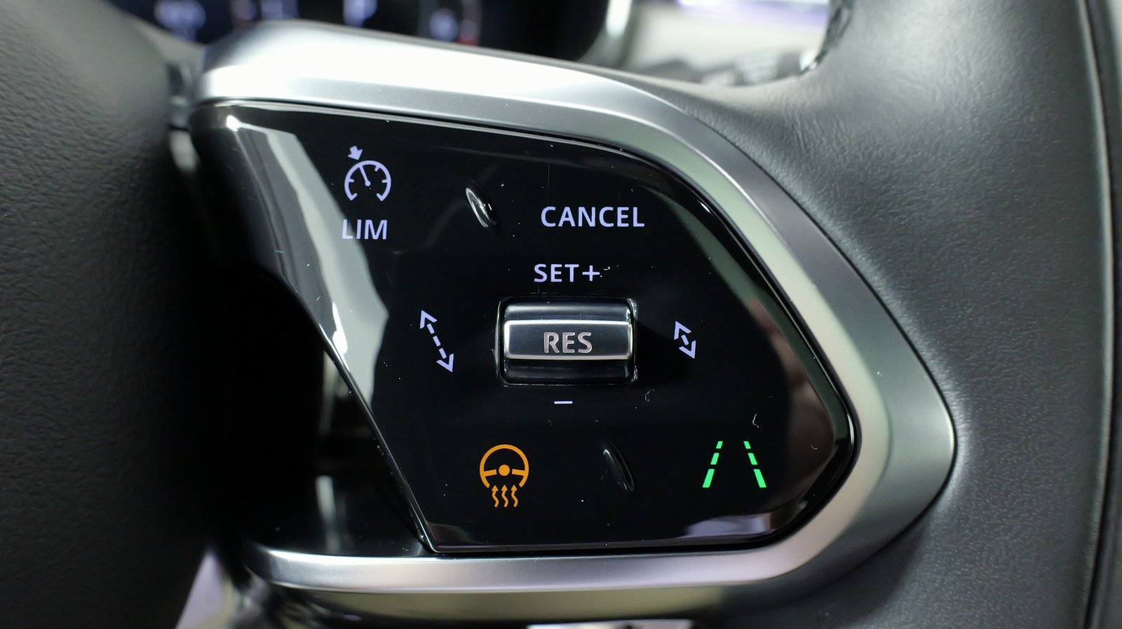 Used 2025 Jaguar F-PACE R-Dynamic S image 55