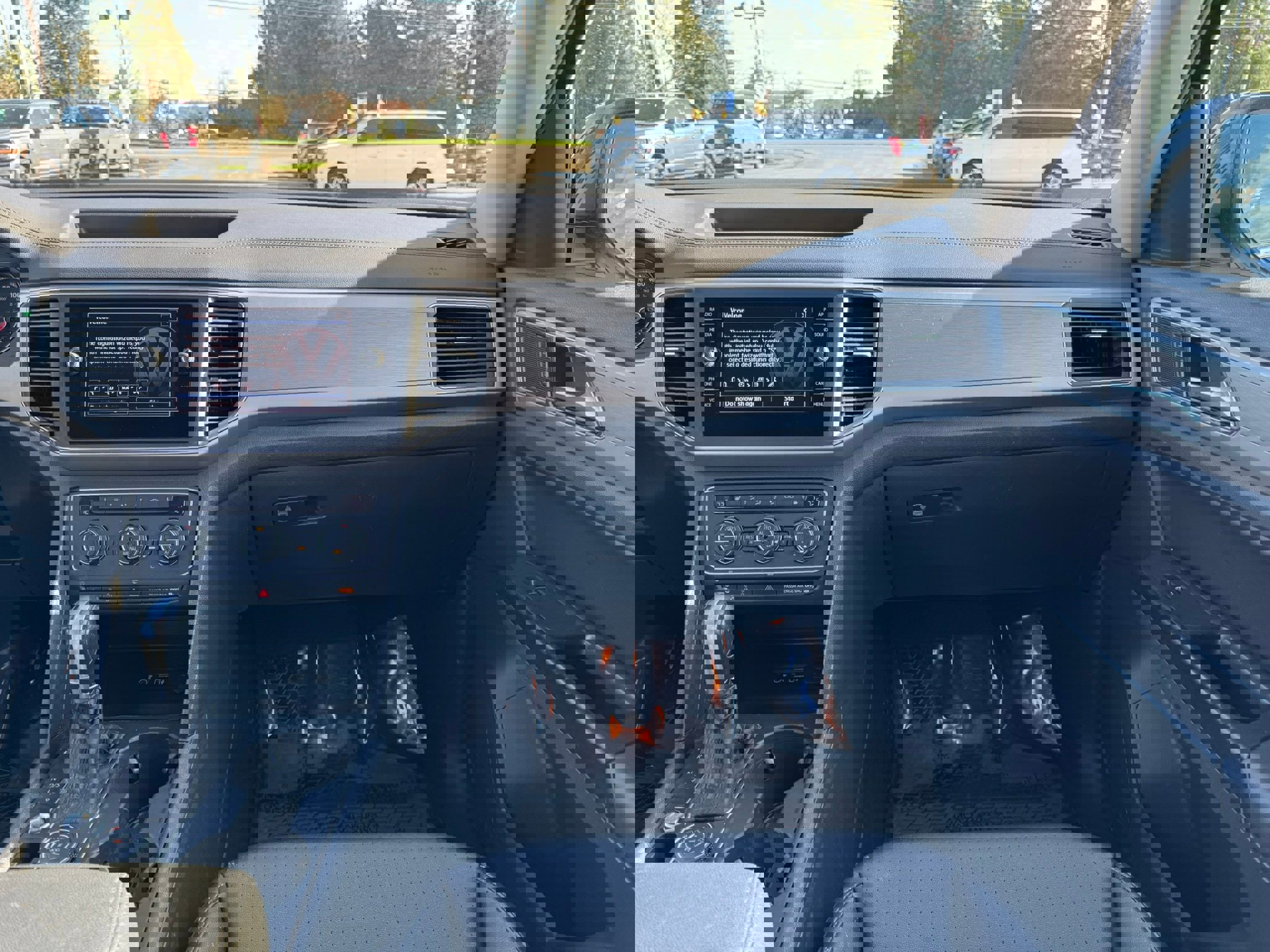 Used 2019 Volkswagen Atlas SE w/ Towing Package image 14