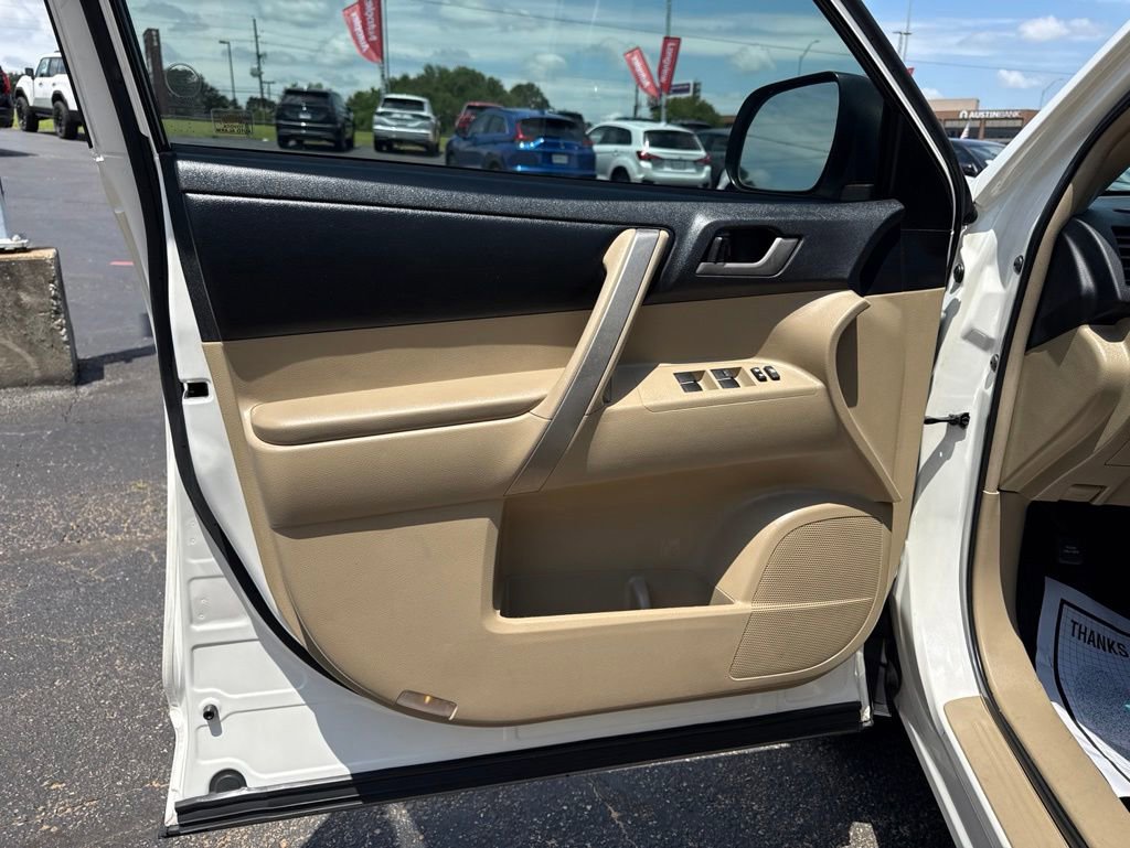 Used 2012 Toyota Highlander SE w/ Tow Pkg FWD image 10
