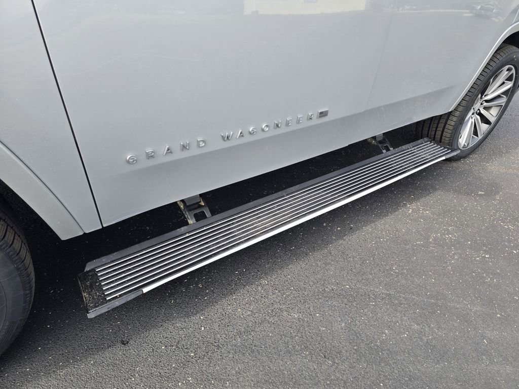 Used 2022 Jeep Grand Wagoneer Series I w/ Flexible Seating Group image 10