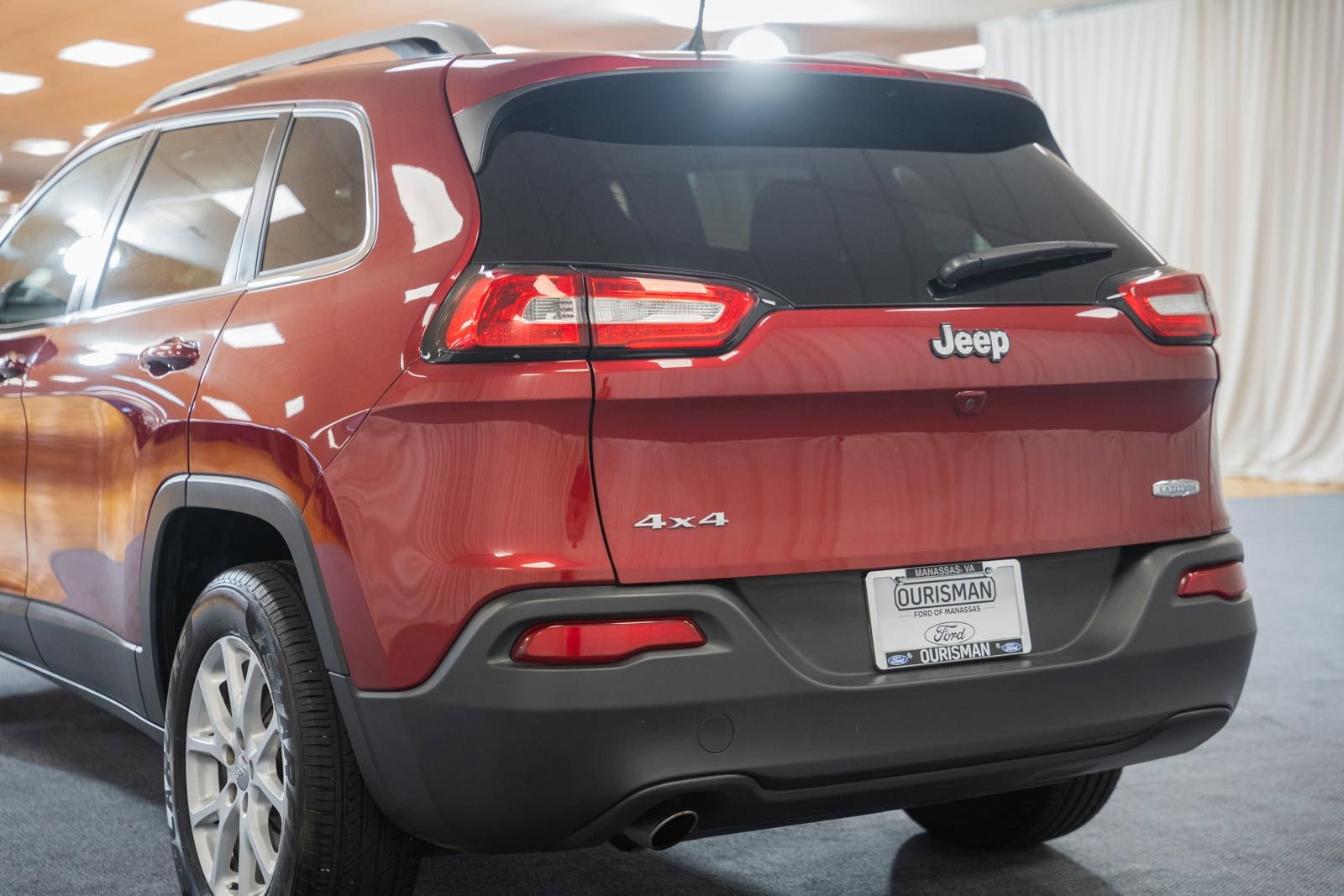 Used 2016 Jeep Cherokee Latitude w/ Cold Weather Group AWD/4WD image 5