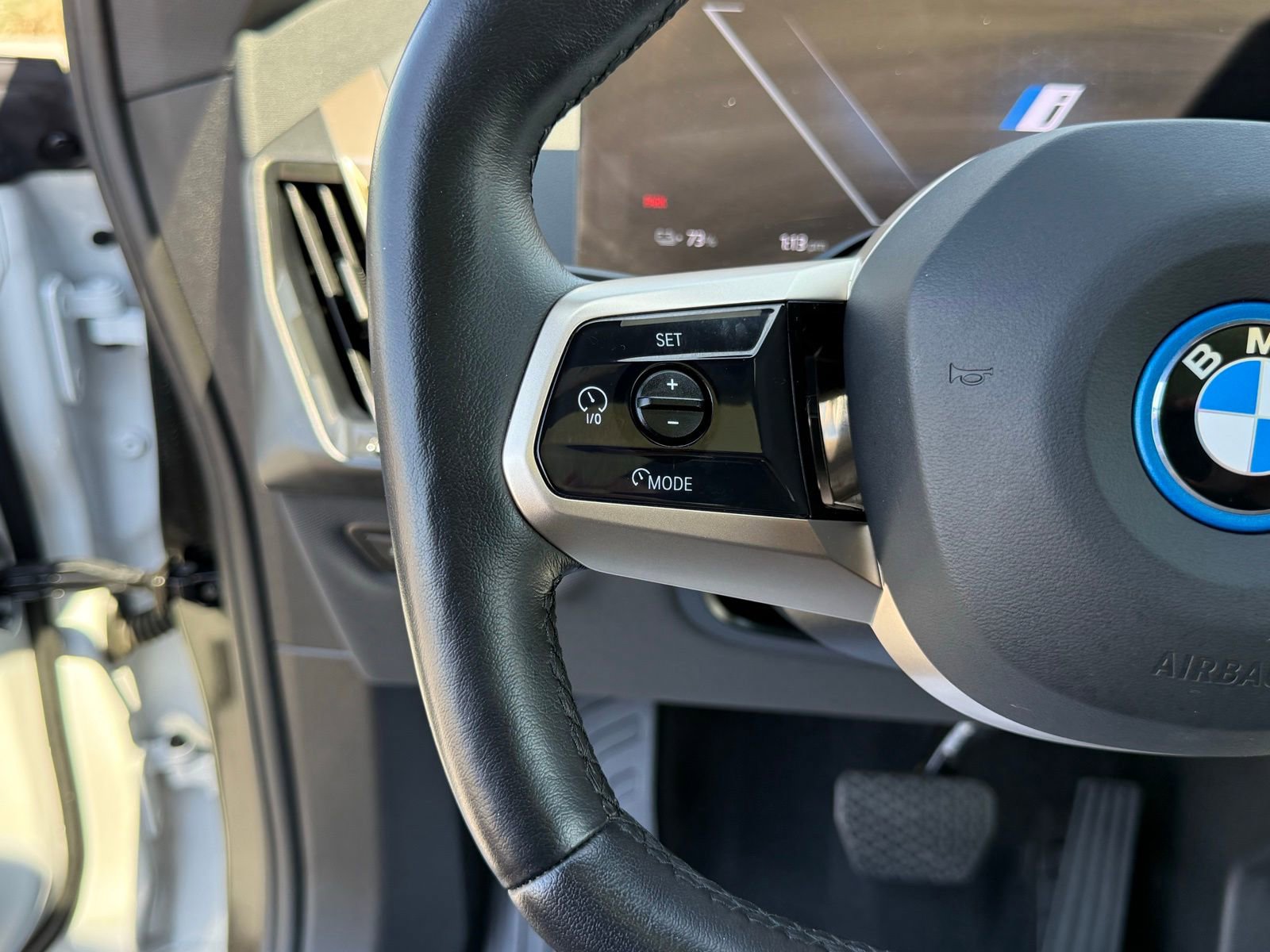 Used 2023 BMW iX xDrive50 w/ Sport Package image 25