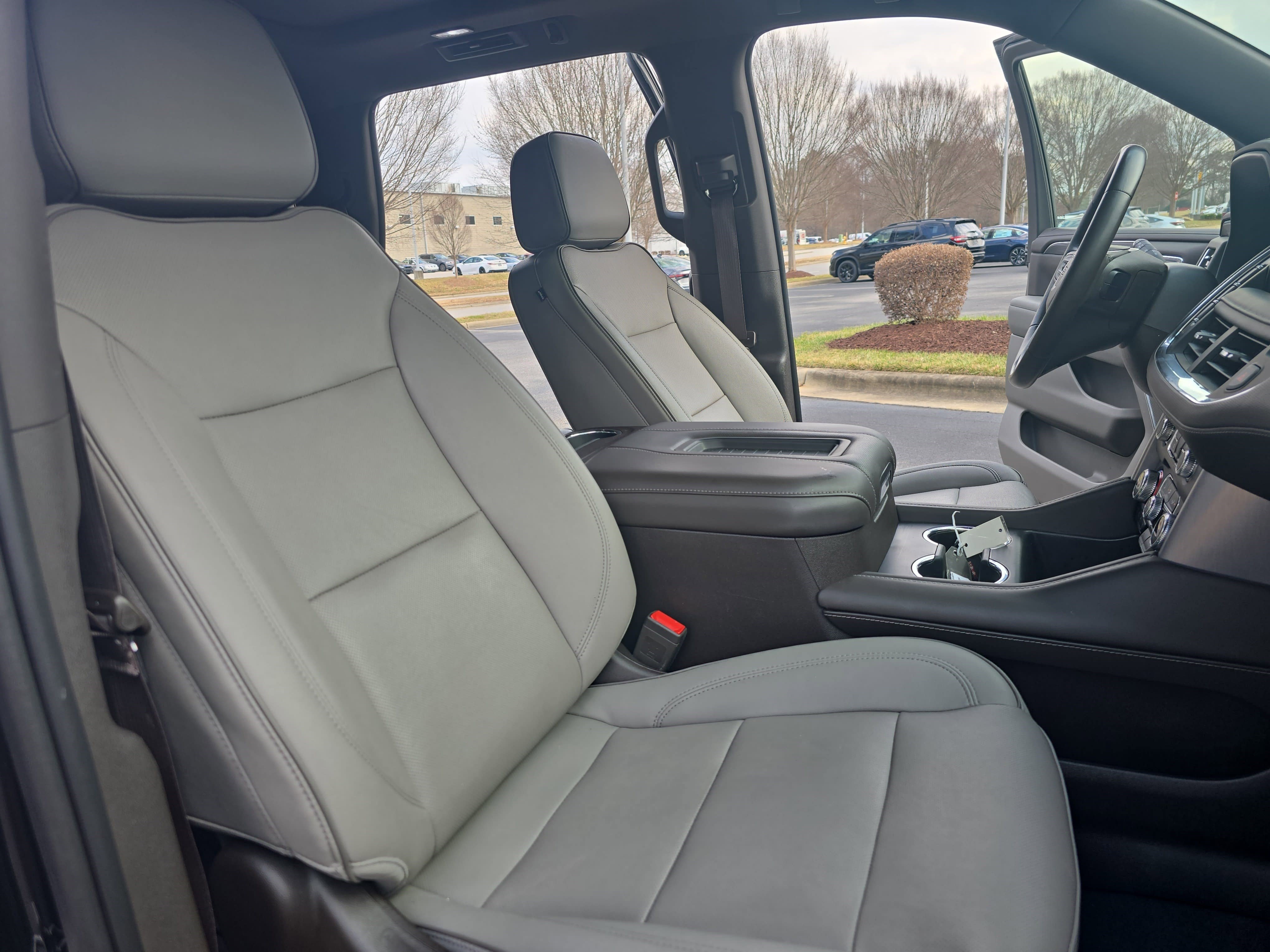 Used 2023 GMC Yukon SLT image 10