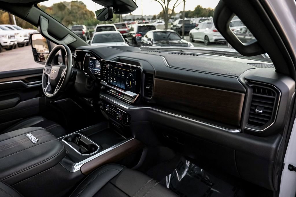 Used 2024 Chevrolet Silverado 3500 High Country w/ High Country Premium Package image 10