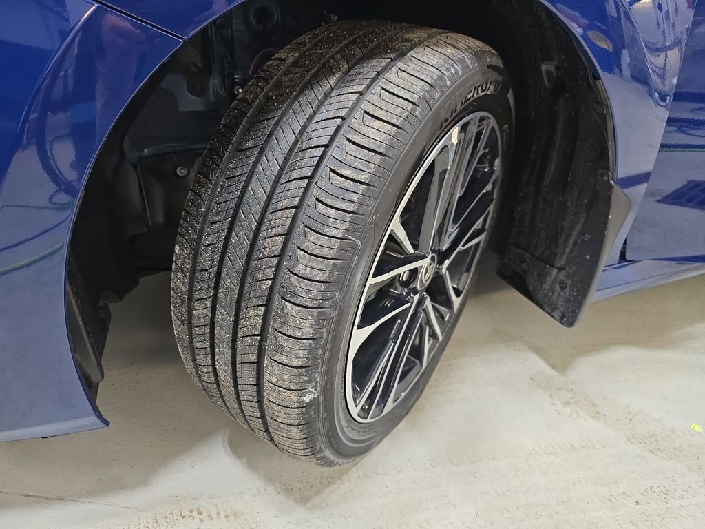 Used 2025 Toyota Camry XLE w/ Premium Plus Package image 33