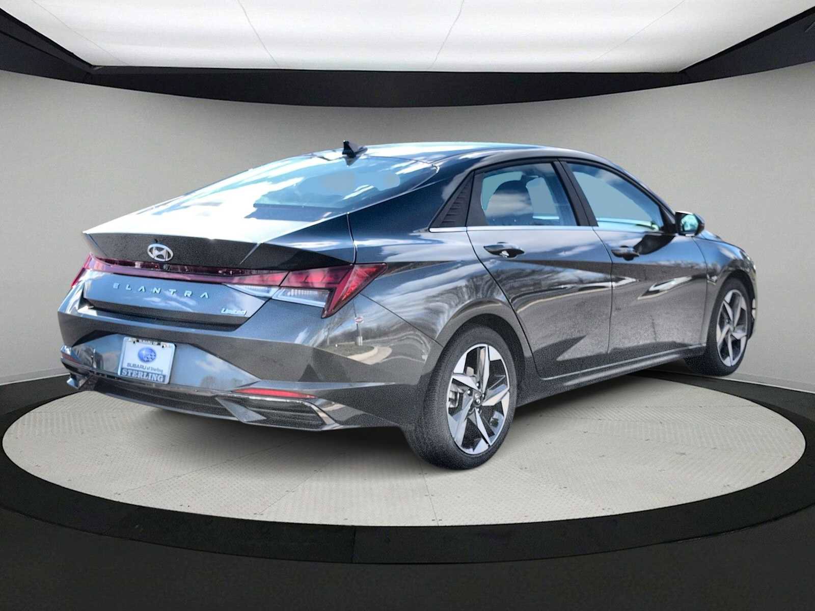 Used 2023 Hyundai Elantra Limited image 8