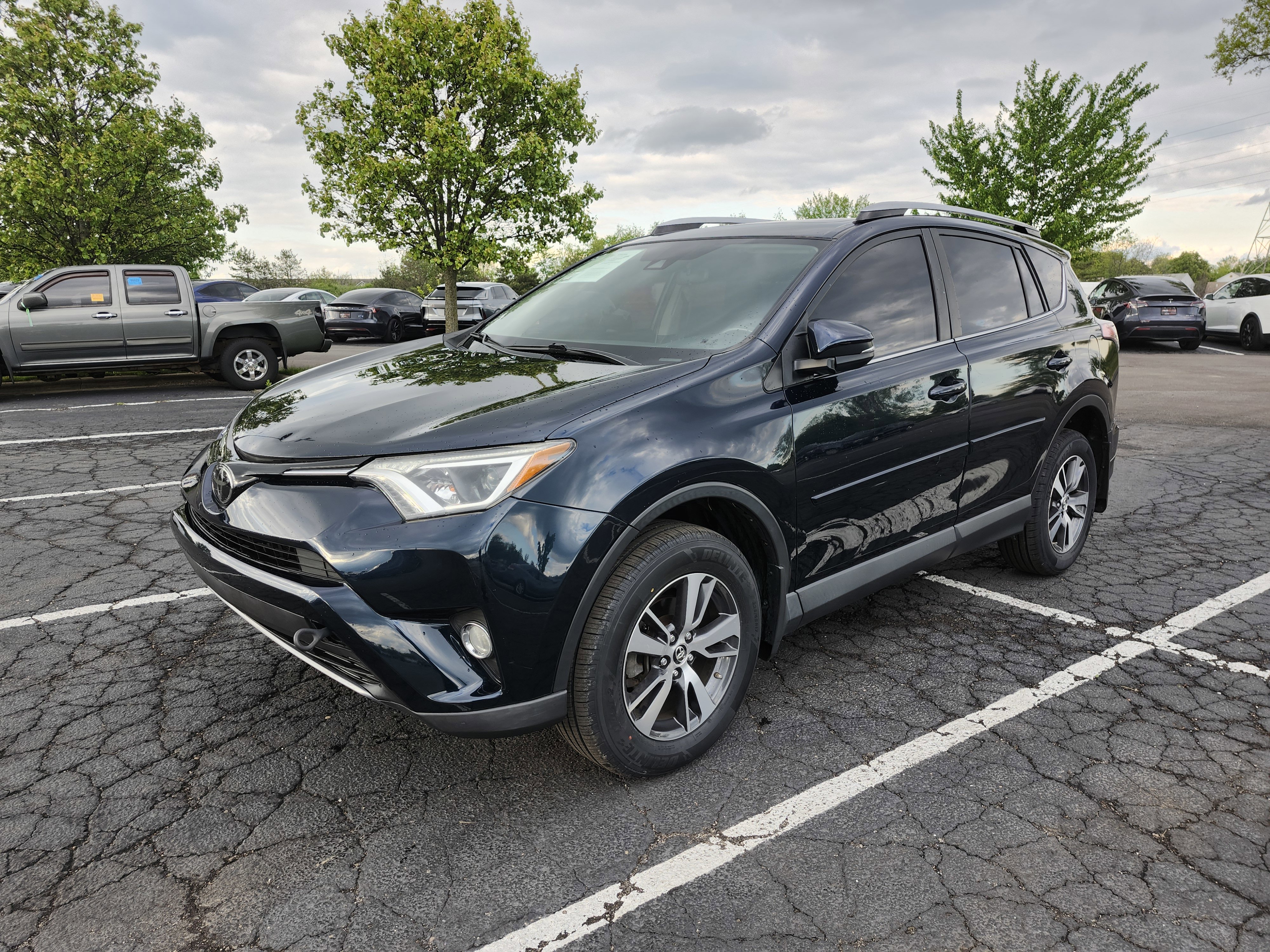 Used 2018 Toyota RAV4 XLE w/ Plus Extra Value Package AWD/4WD image 11