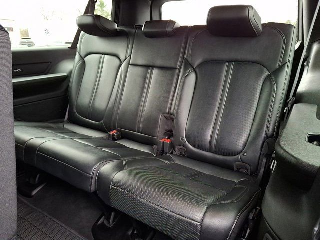 Certified 2024 Jeep Wagoneer L Series II w/ Flexible Seating Group image 14