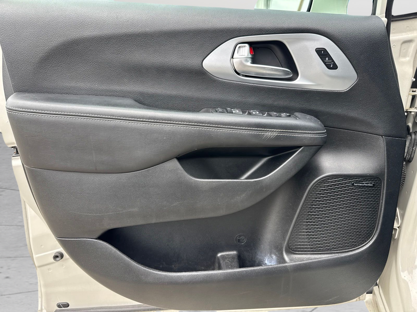 Certified 2020 Chrysler Pacifica Limited FWD image 42
