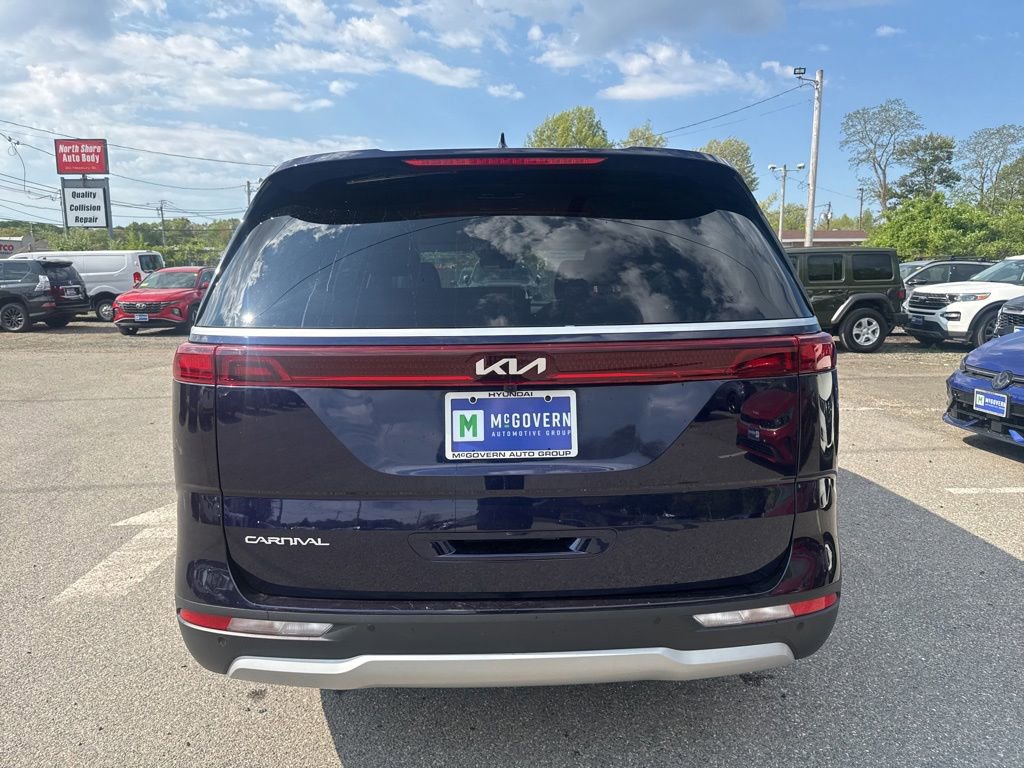 Used 2024 Kia Carnival LX FWD image 5