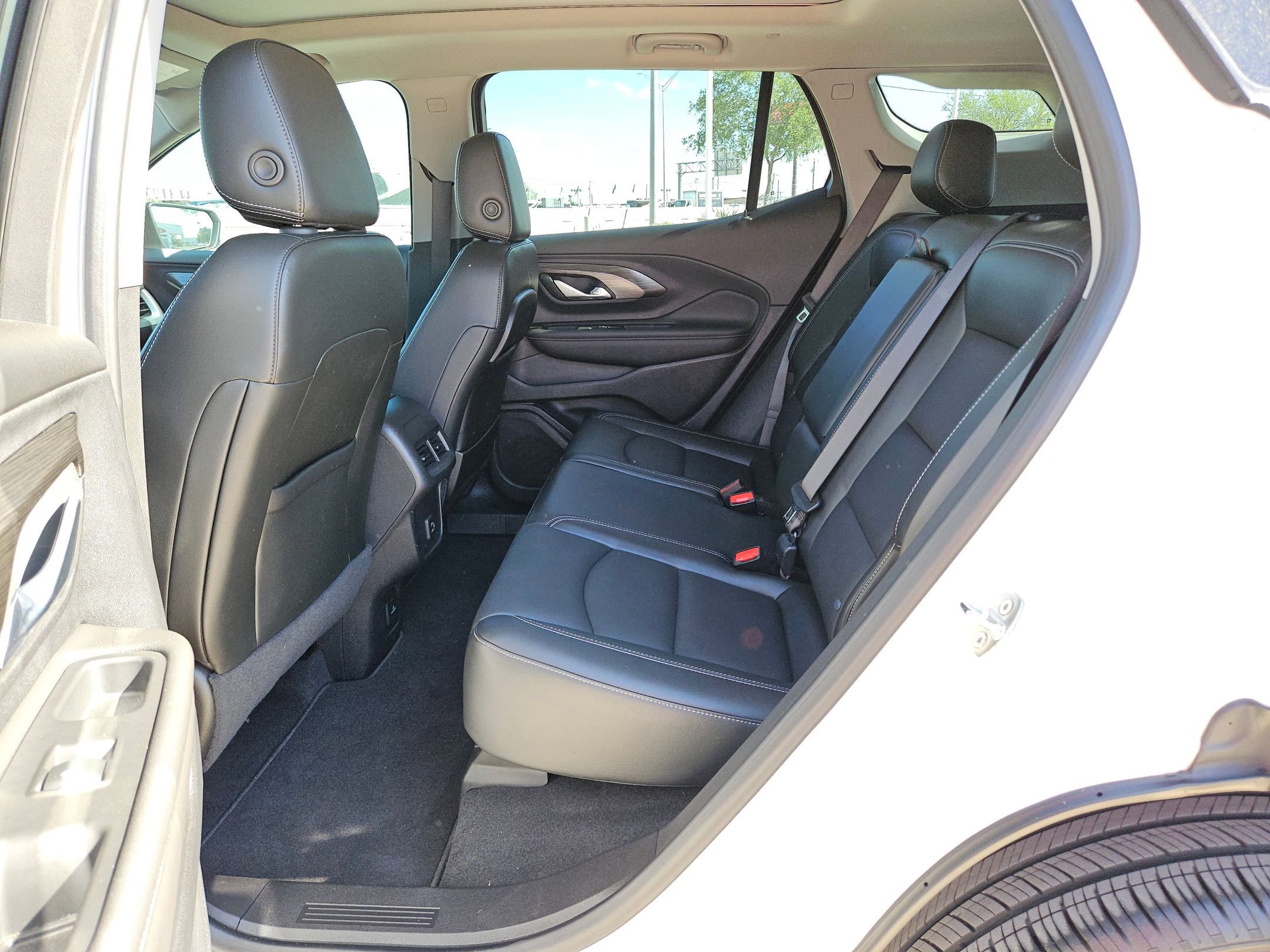 Certified 2022 GMC Terrain SLT w/ Infotainment Package II image 14
