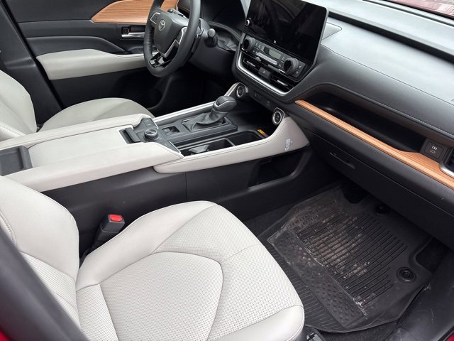 Used 2025 Toyota Grand Highlander AWD image 8