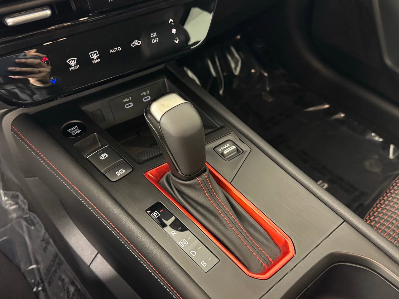 Used 2025 Nissan Kicks SR FWD image 26