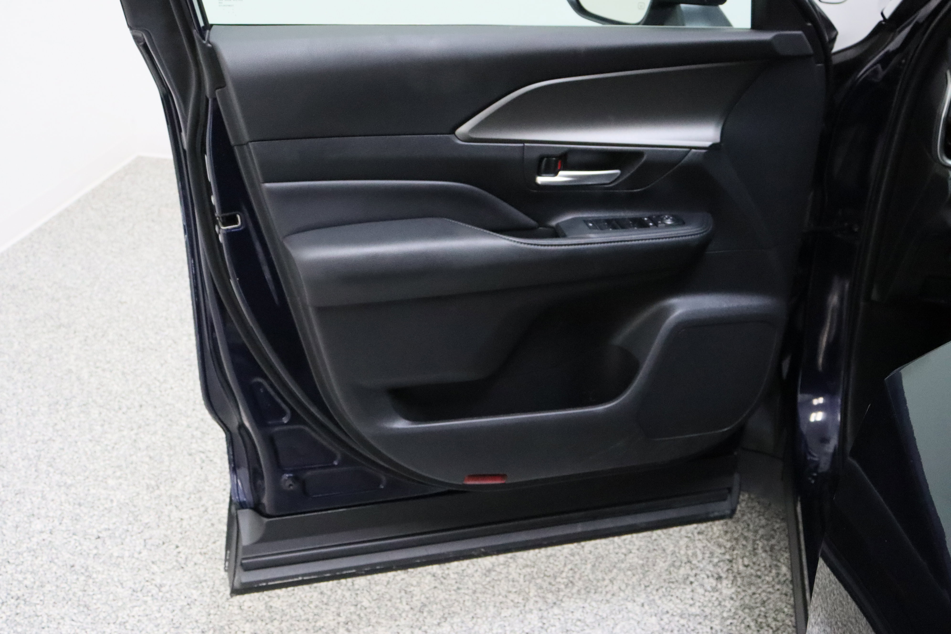 Certified 2025 Toyota Grand Highlander FWD image 12