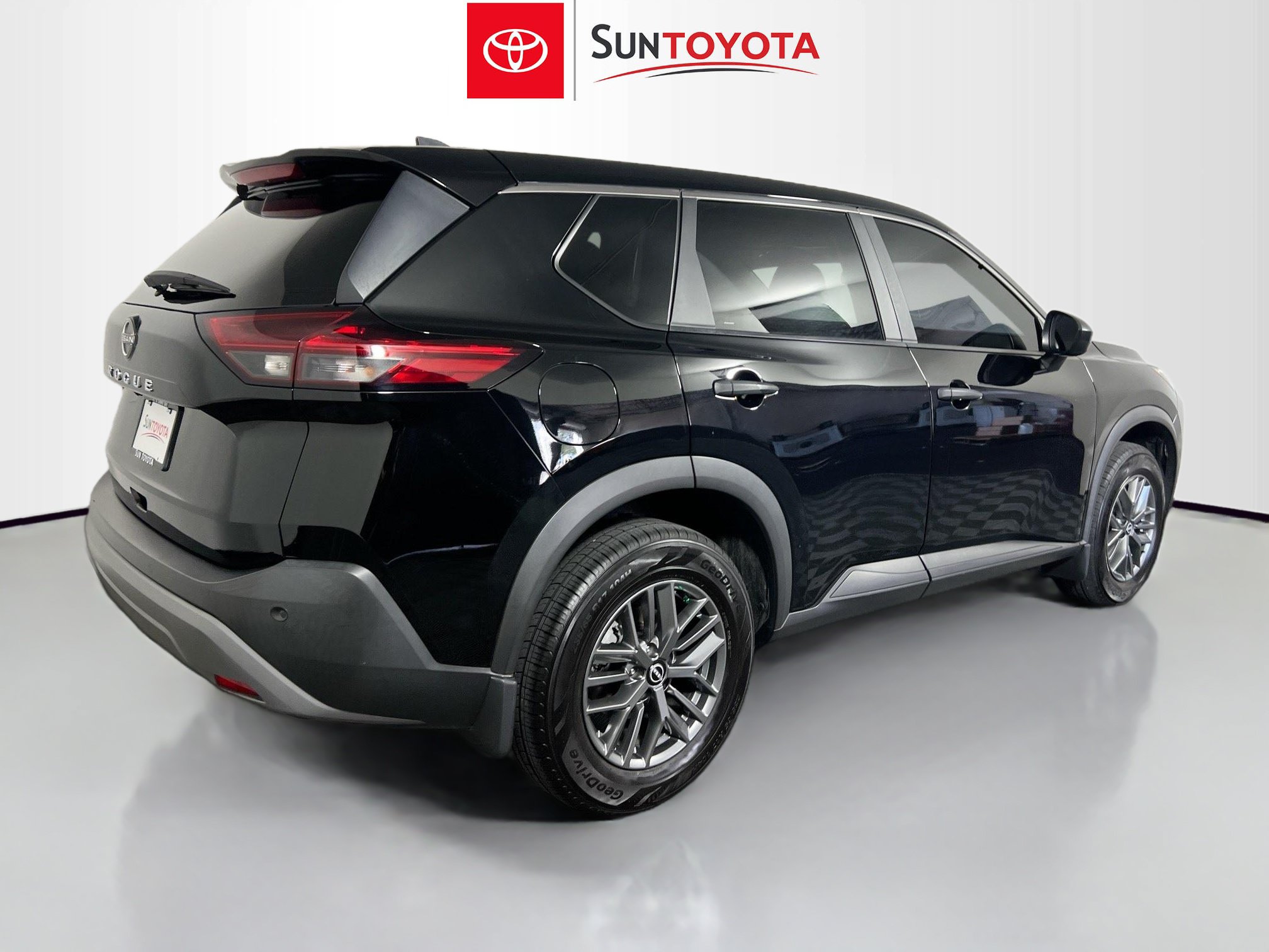 Used 2023 Nissan Rogue S FWD image 4