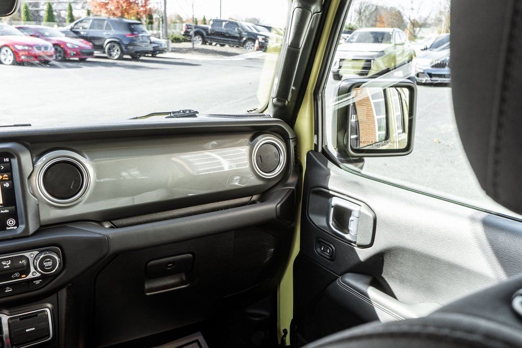 Used 2023 Jeep Wrangler Unlimited Sahara AWD/4WD image 14