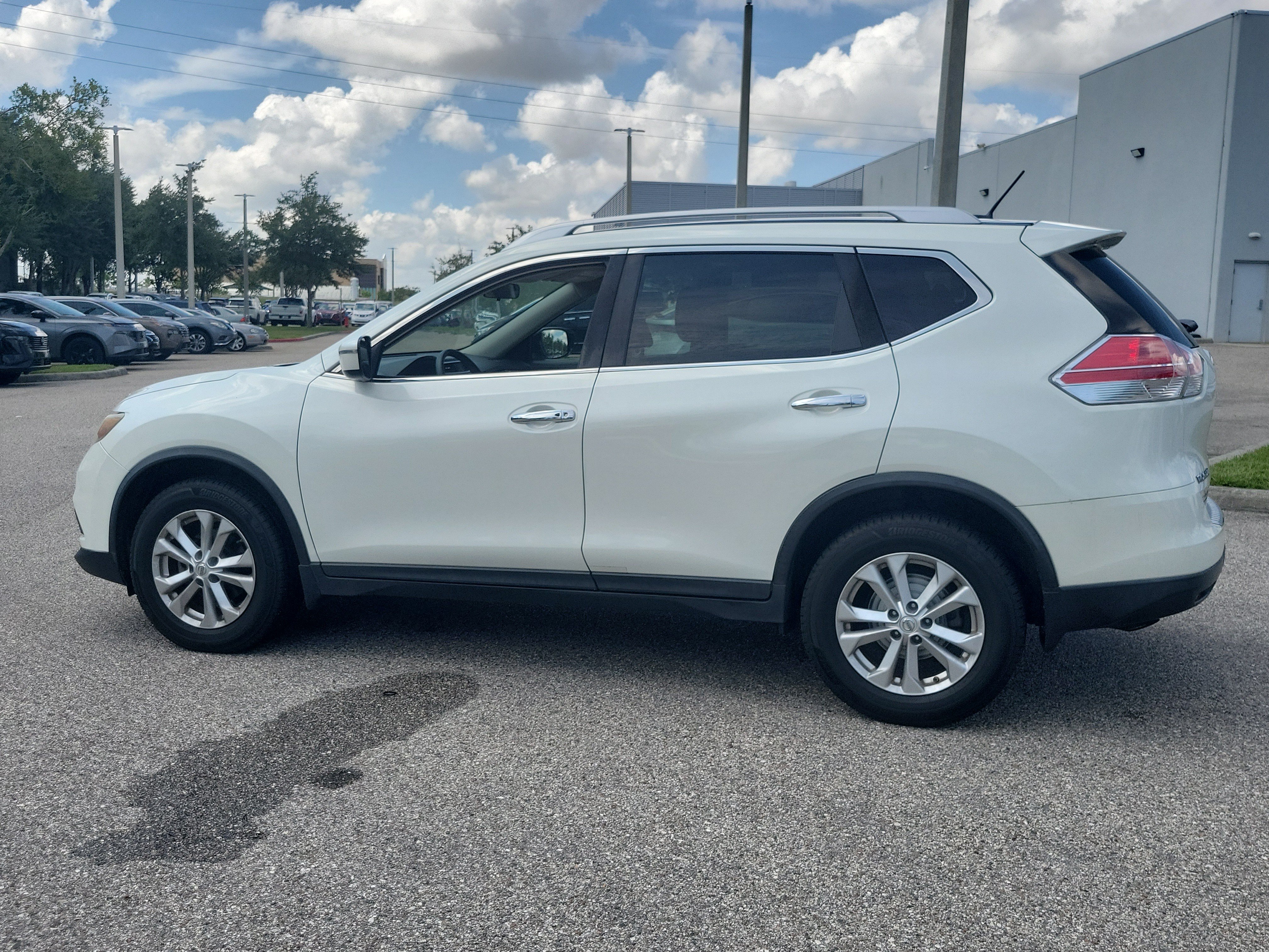 Used 2016 Nissan Rogue SV AWD/4WD image 9