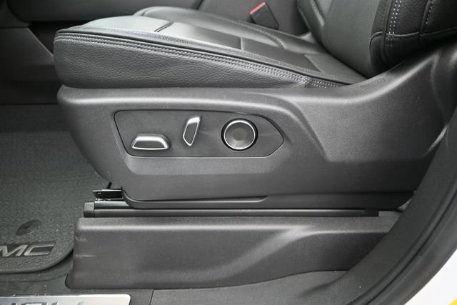 Used 2024 GMC Sierra 1500 Denali w/ Technology Package AWD/4WD image 12