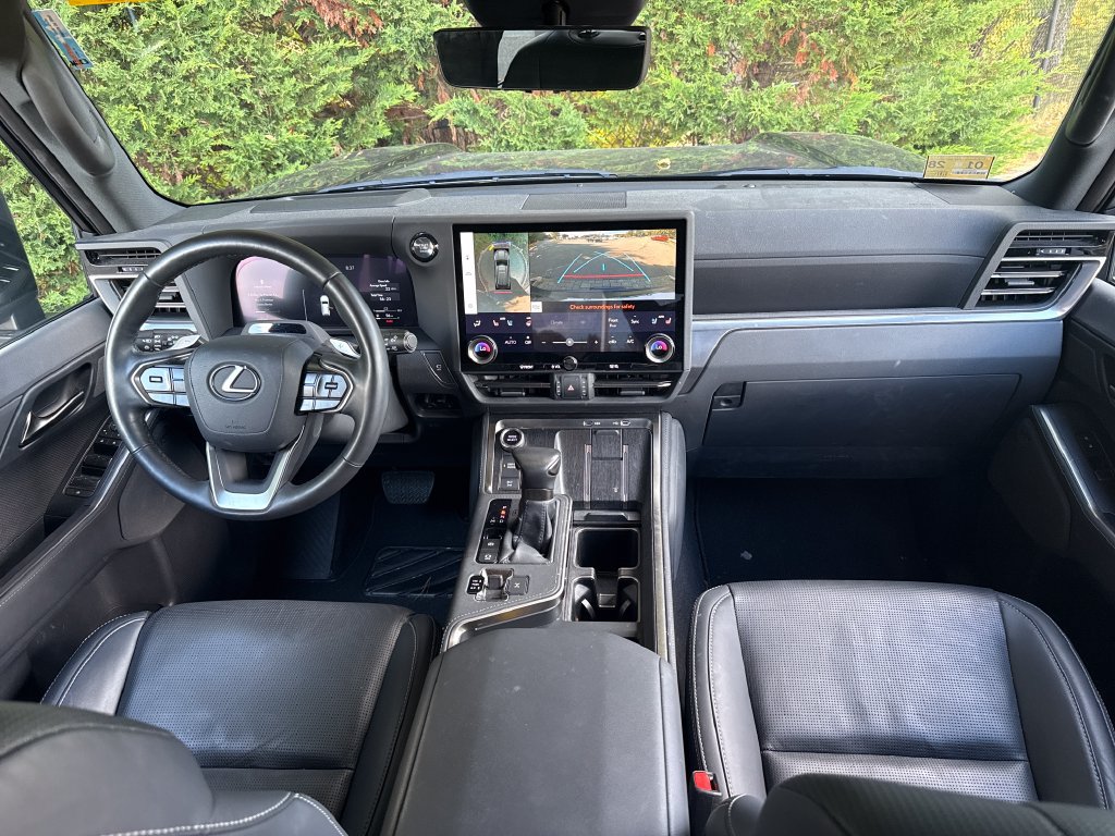 Used 2024 Lexus GX 550 w/ Accessory Package (31) AWD/4WD image 18