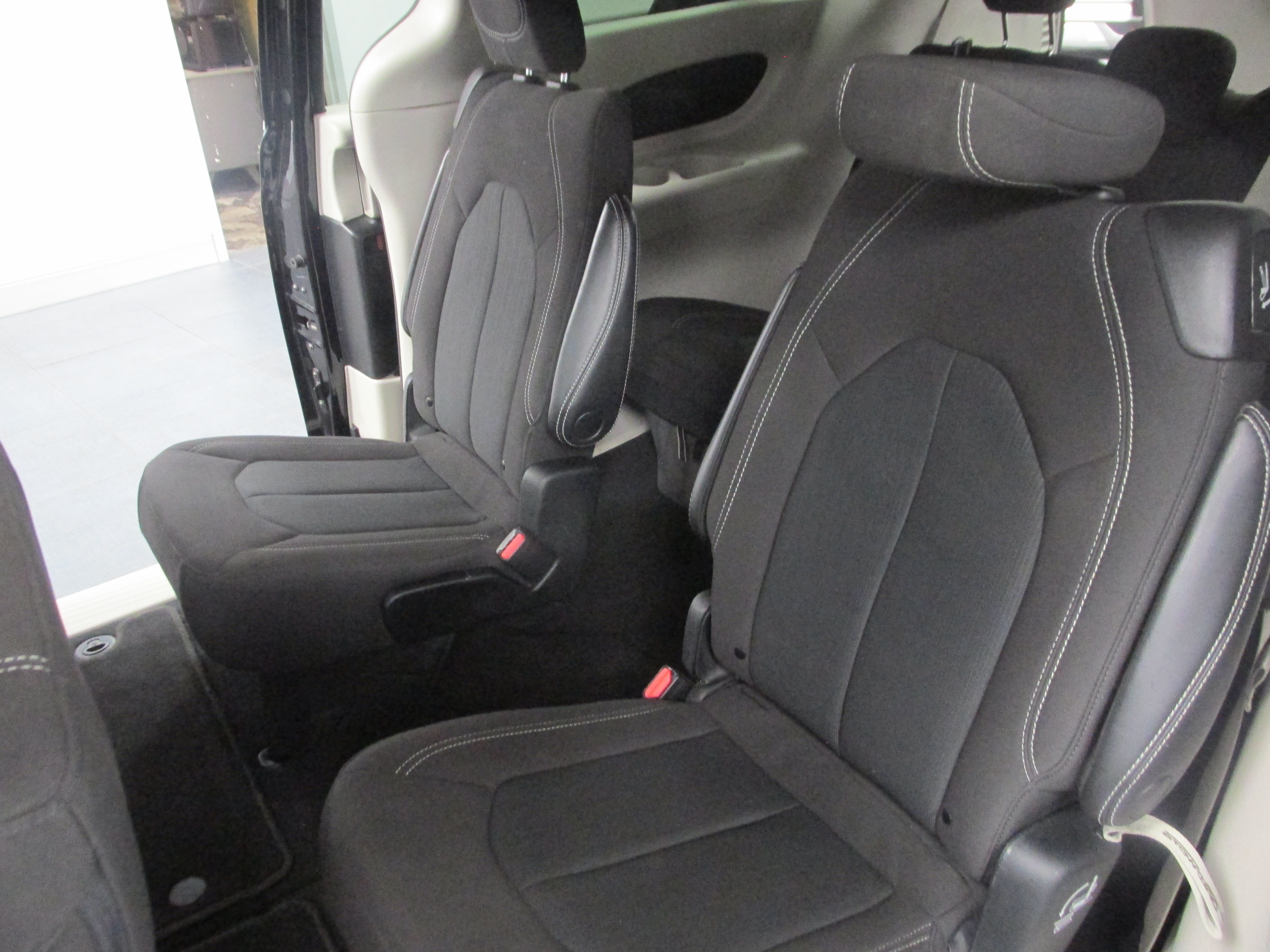 Used 2023 Chrysler Voyager LX FWD image 25