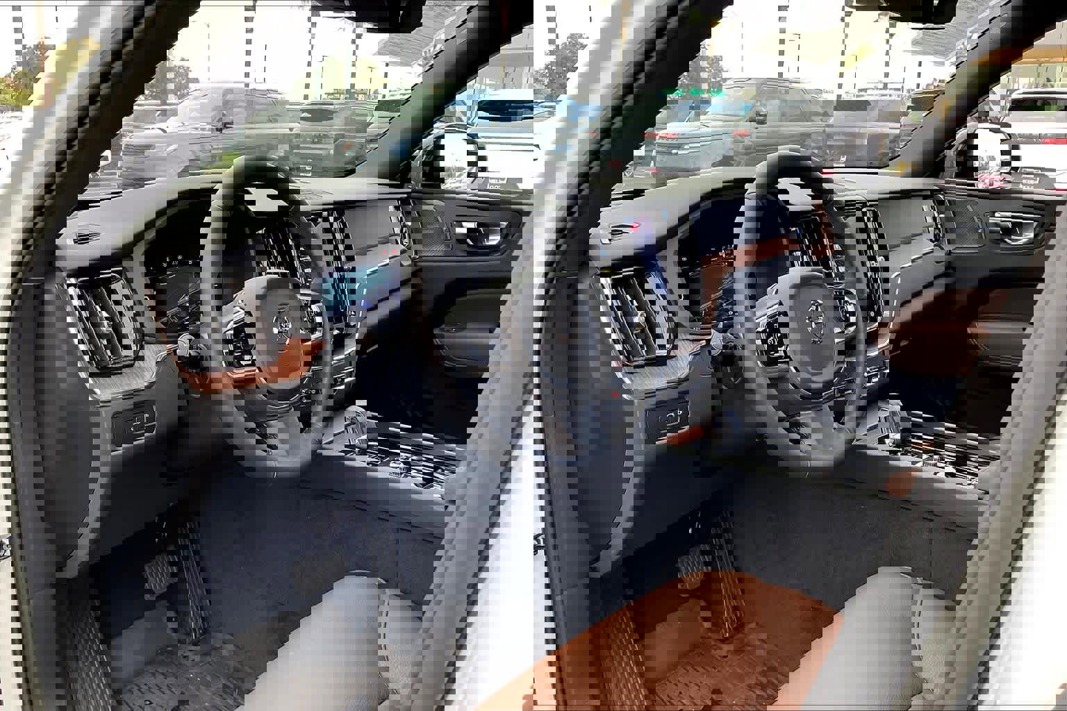 Used 2025 Volvo XC60 T8 Plus w/ Protection Package Premier image 16