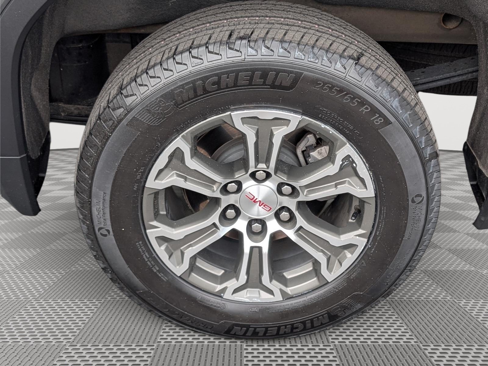 Used 2025 GMC Sierra 1500 SLT RWD image 11