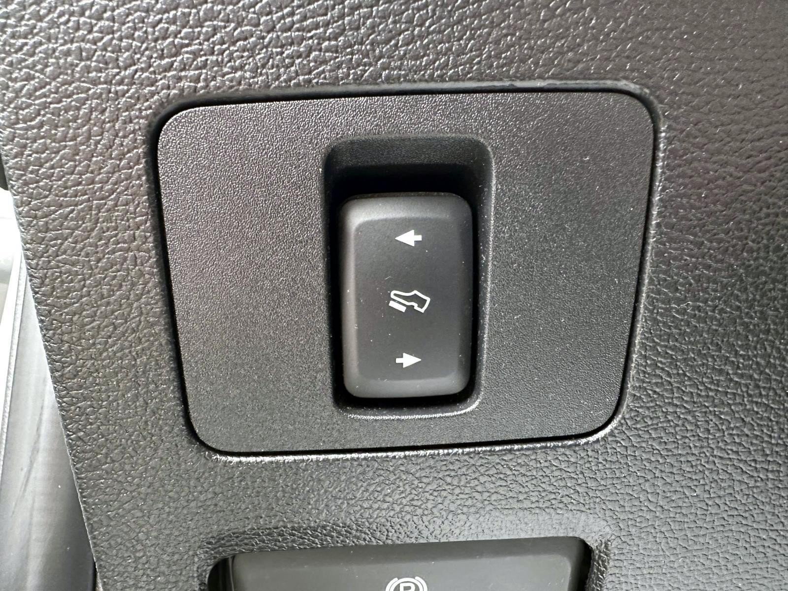Used 2017 Ford F250 Lariat w/ Chrome Package AWD/4WD image 16