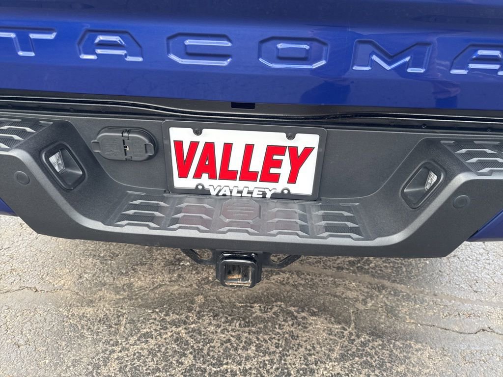 Used 2022 Toyota Tacoma TRD Sport w/ Technology Package image 41