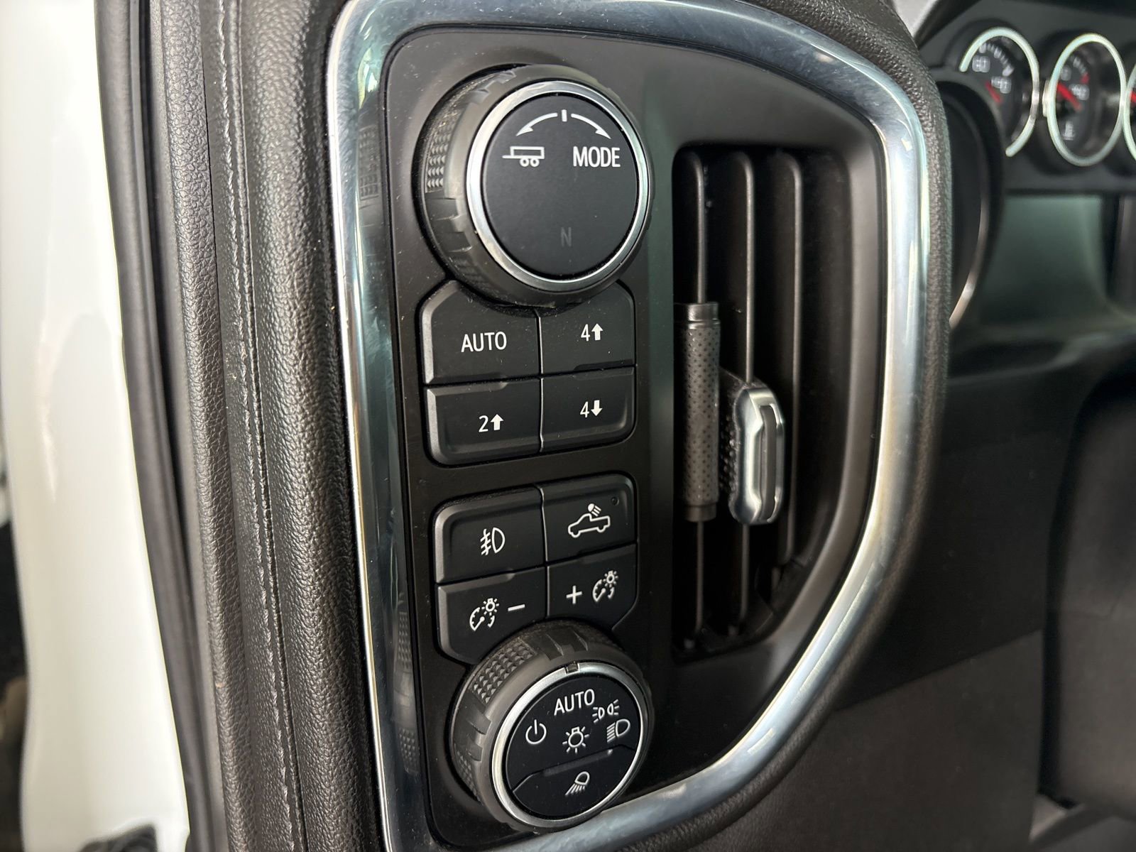 Used 2021 Chevrolet Silverado 1500 LT Trail Boss w/ Convenience Package II image 14