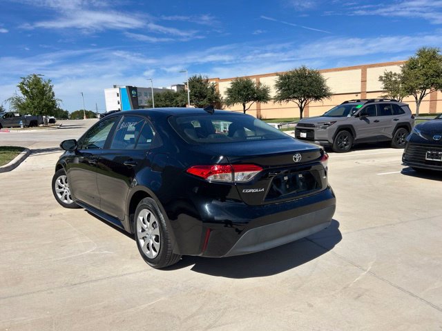 Used 2025 Toyota Corolla LE FWD image 5