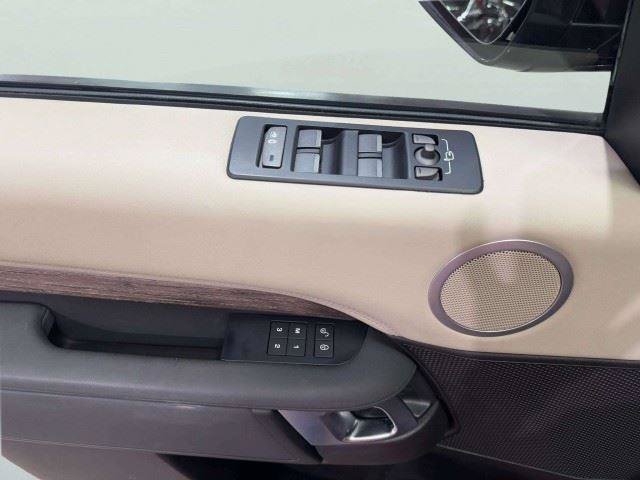 Used 2017 Land Rover Discovery HSE AWD/4WD image 19