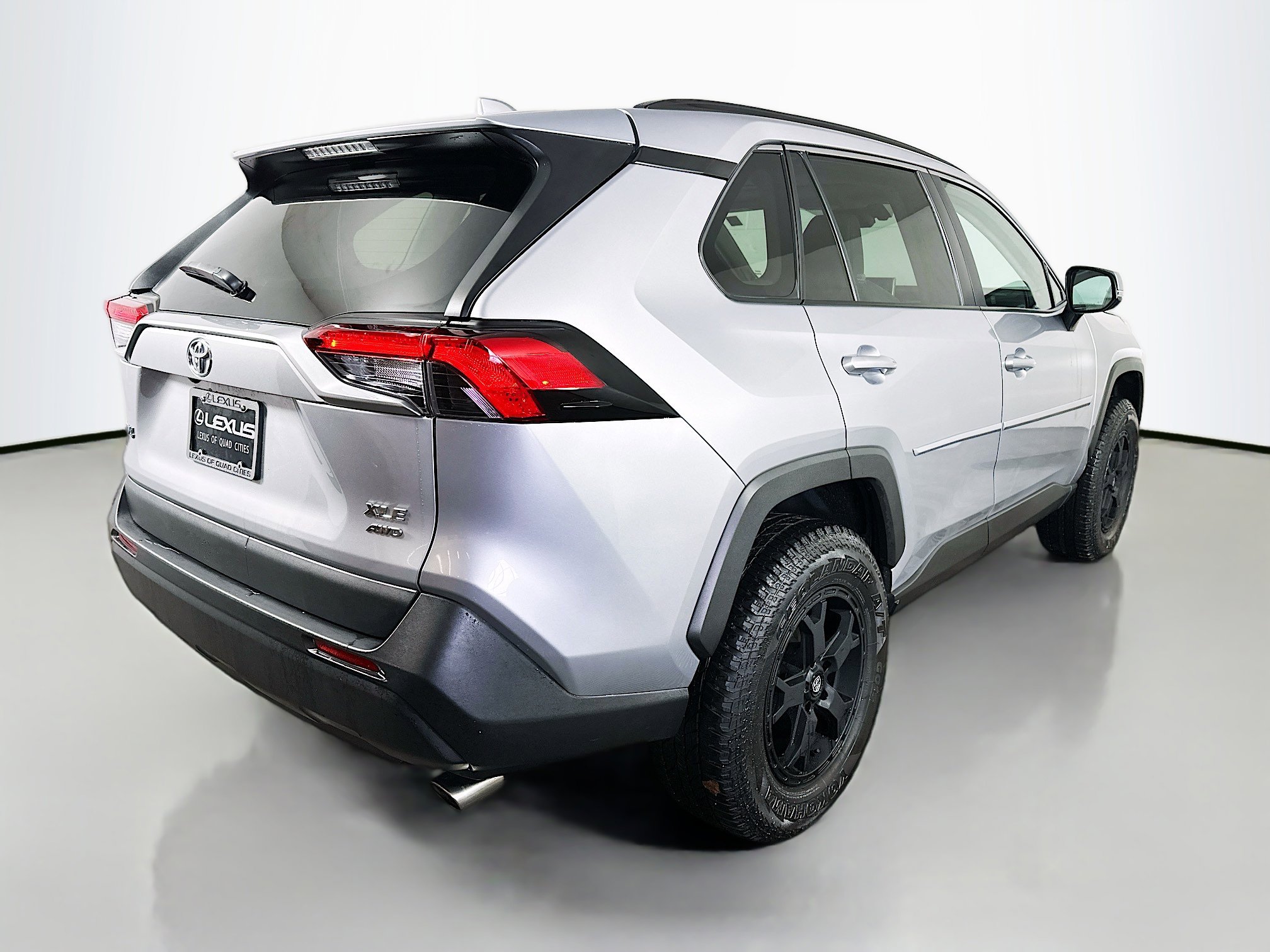 Used 2021 Toyota RAV4 XLE Premium image 7