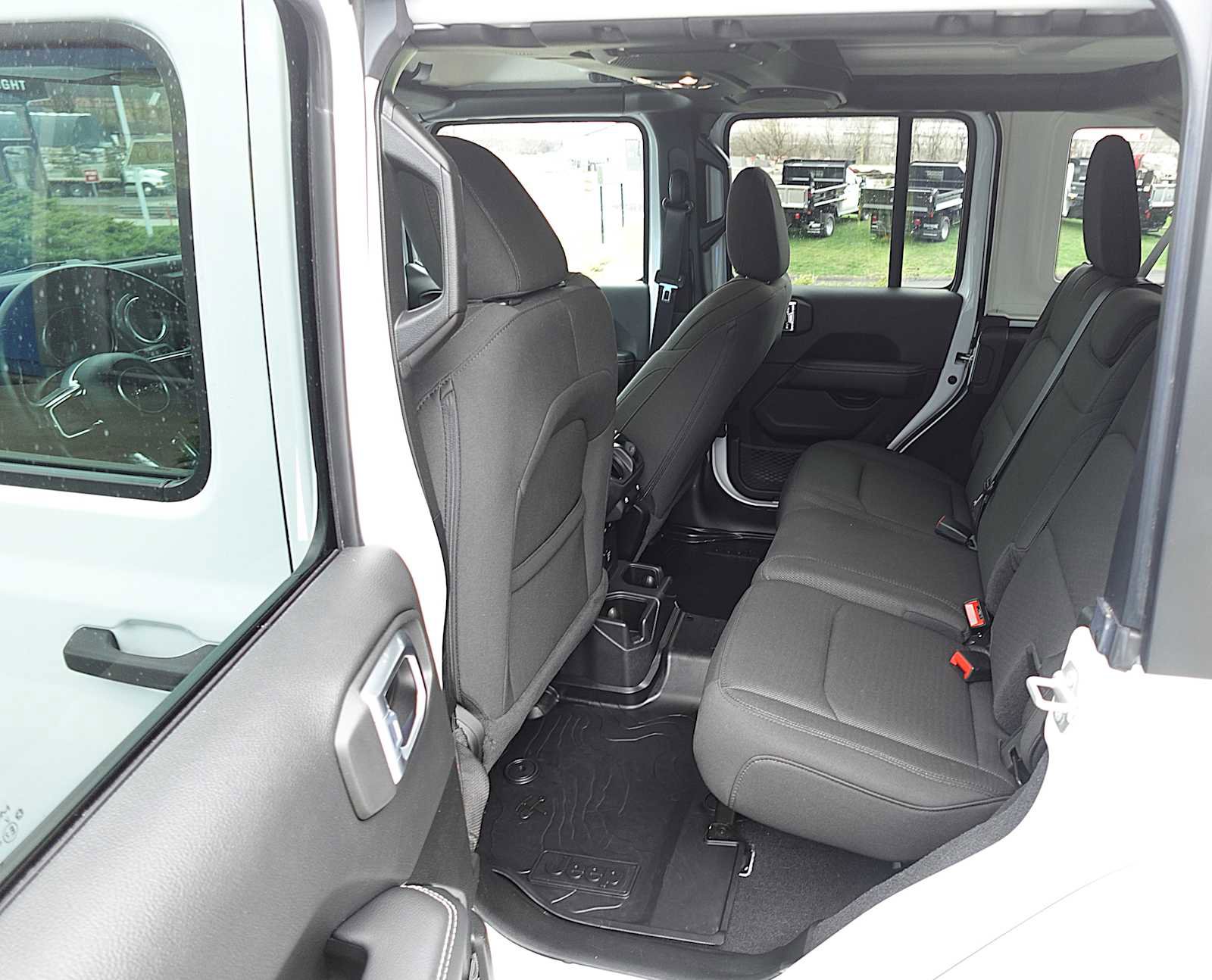 Used 2023 Jeep Wrangler Sahara w/ LED Lighting Group AWD/4WD image 27