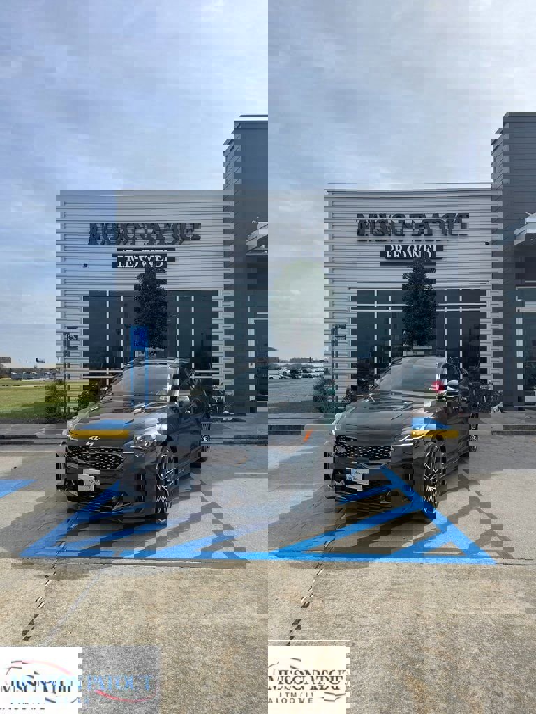 Used 2022 Kia Stinger GT2 image 1