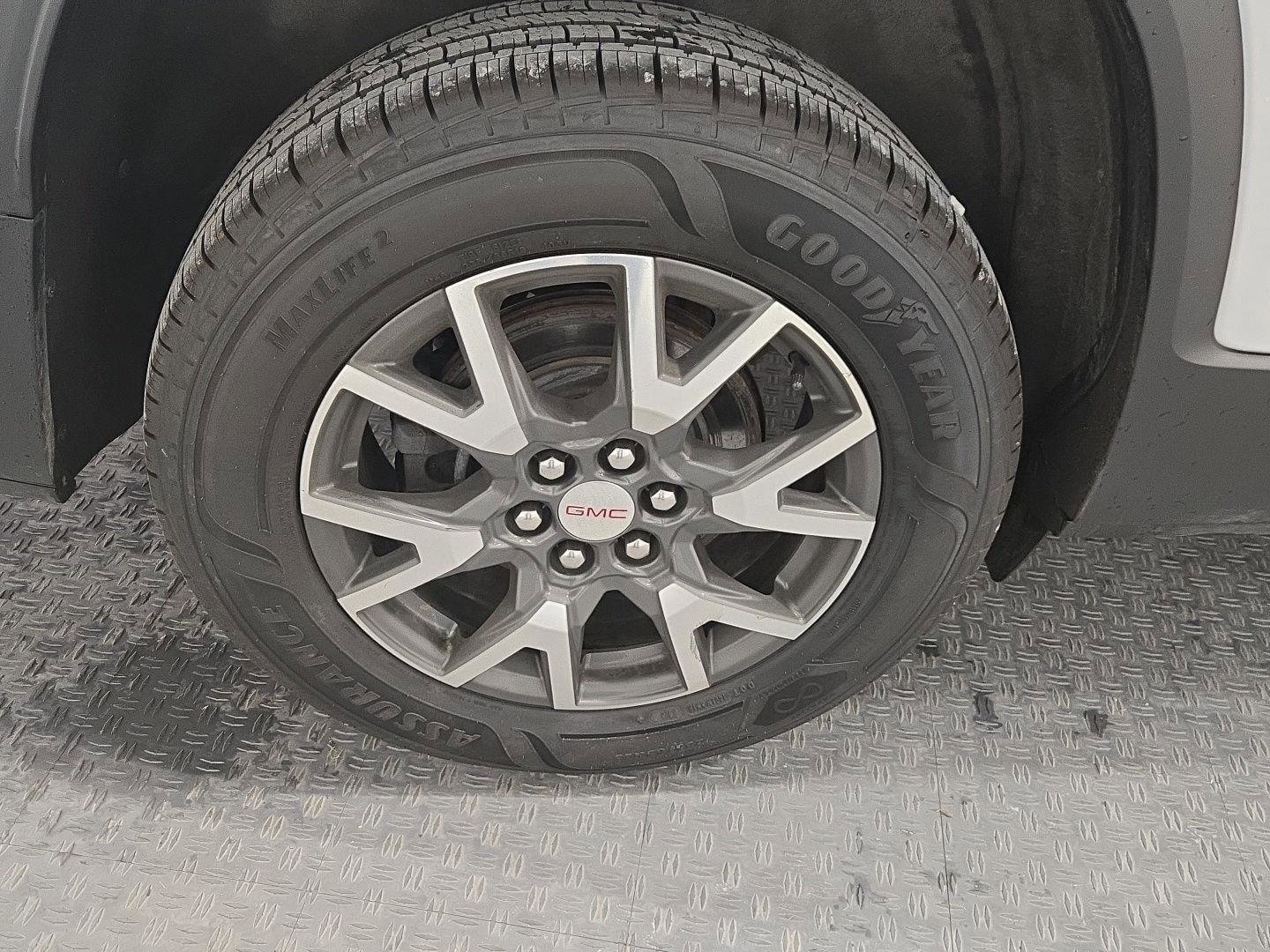 Used 2021 GMC Acadia SLE w/ Driver Convenience Package image 17