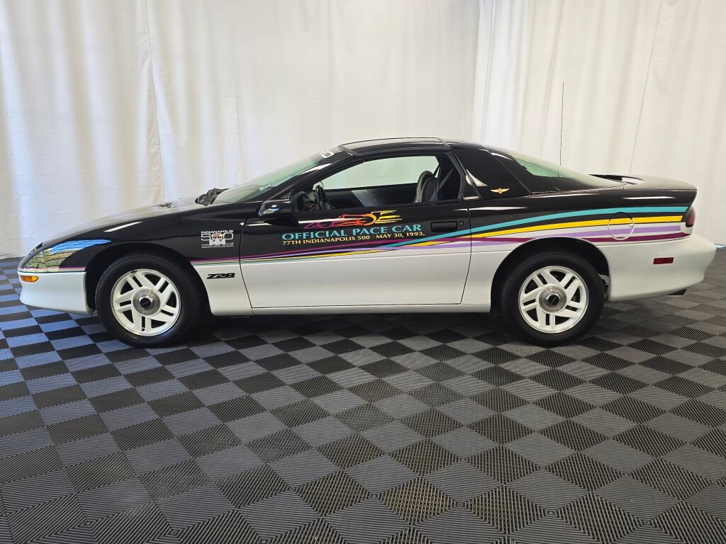 Used 1993 Chevrolet Camaro Z28 RWD image 2