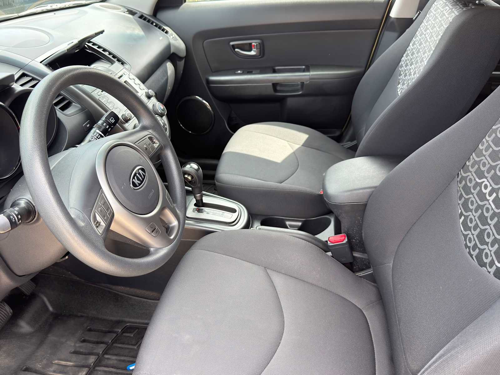 Used 2010 Kia Soul + FWD image 10