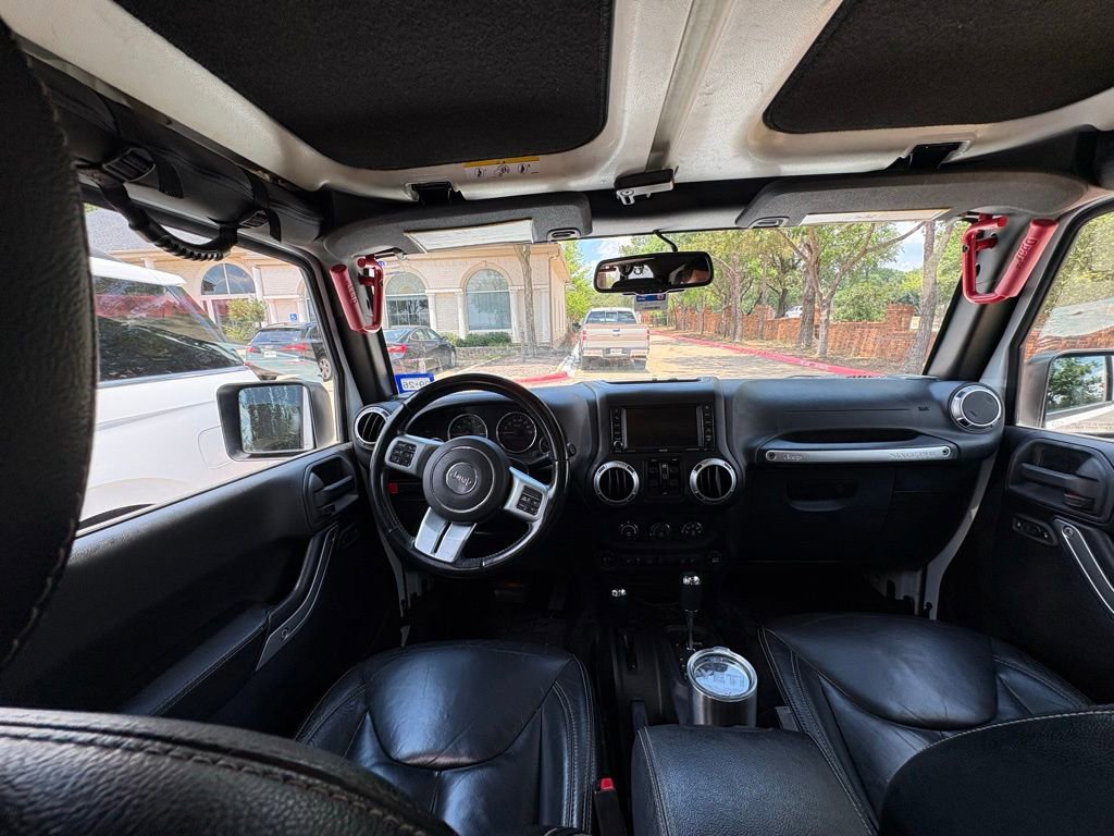 Used 2015 Jeep Wrangler Unlimited Rubicon AWD/4WD image 19