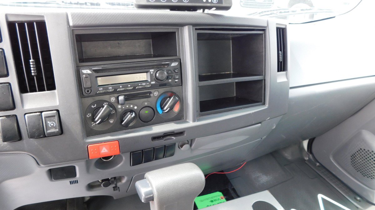 Used 2020 Isuzu NPR image 14