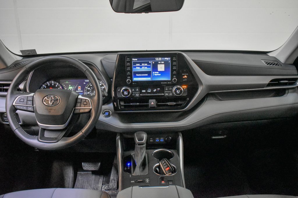 Used 2022 Toyota Highlander XLE image 11