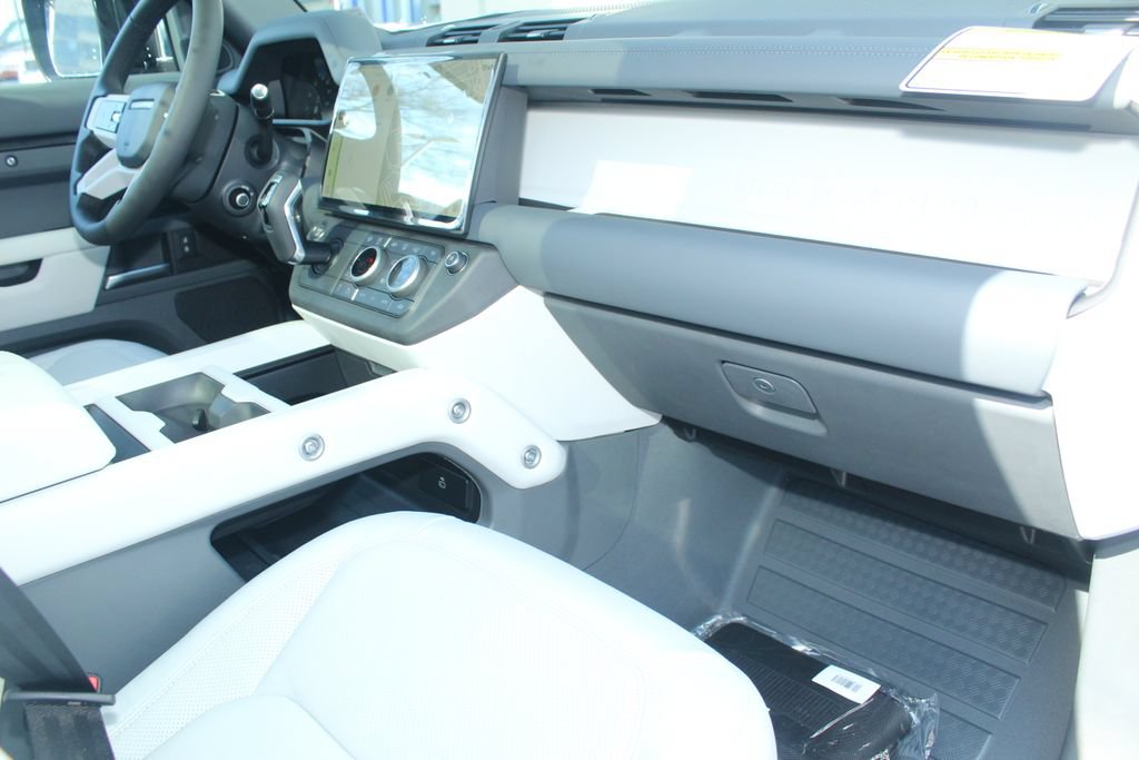 New 2026 Land Rover Defender 130 X-Dynamic SE AWD/4WD image 22