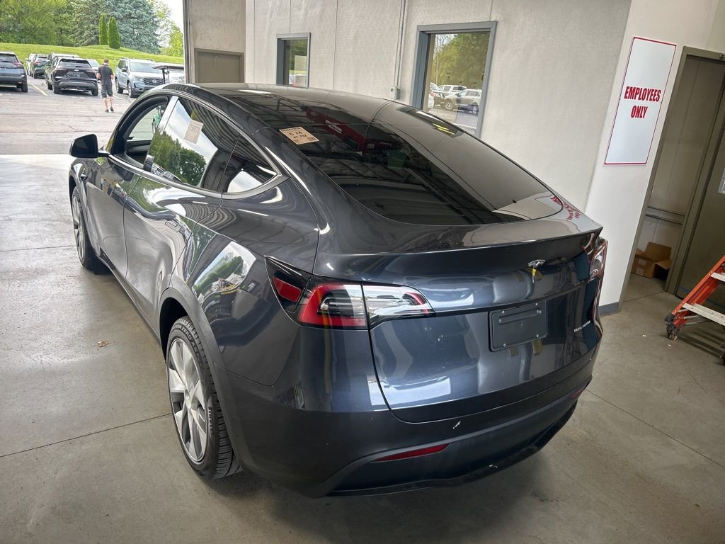 Used 2024 Tesla Model Y Long Range AWD/4WD image 5