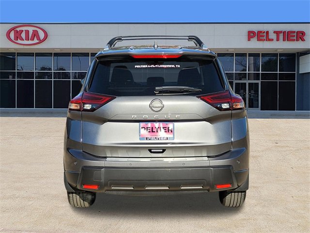 Used 2025 Nissan Rogue SV w/ SV Premium Package image 5